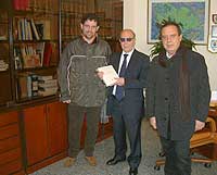 I proff. Attilio e Gino Pisanò con il sindaco Firrarello
